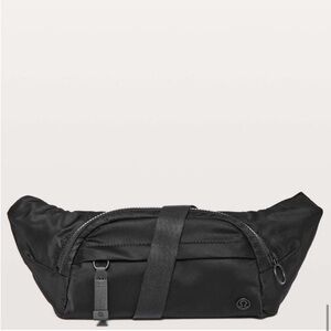 Black Lululemon on the beat belt bag